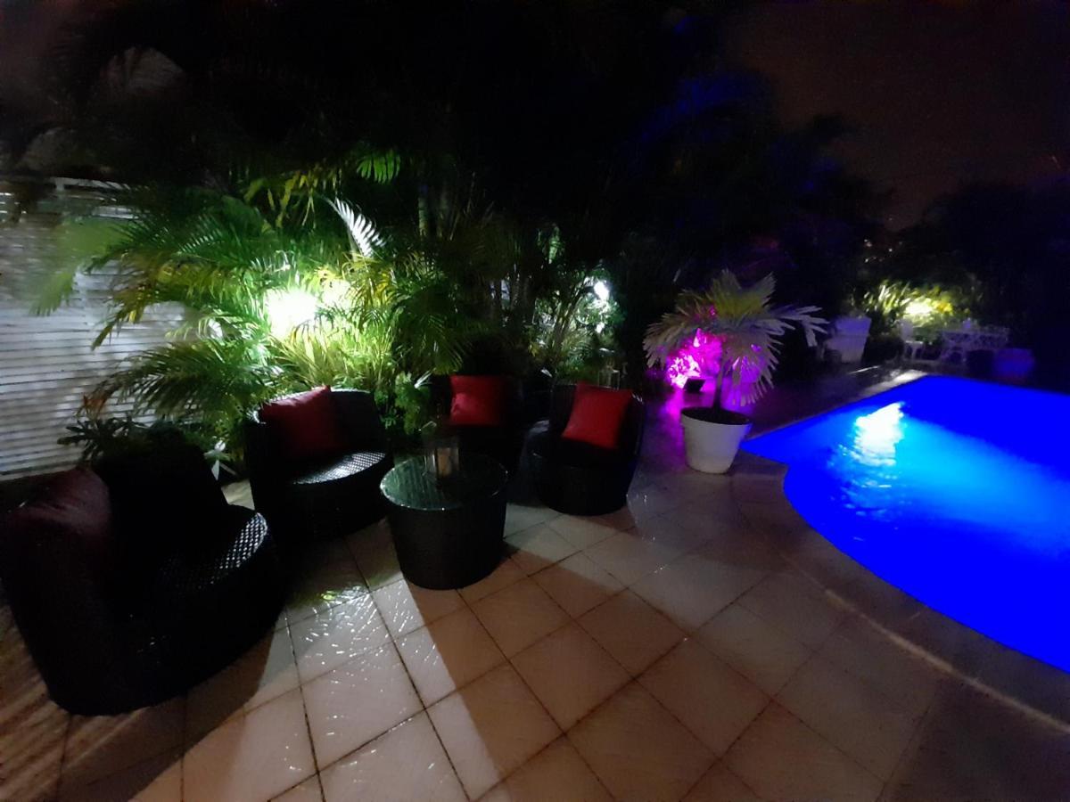 르 라망탱 Coquet F2 Climatise Avec Piscine Au Lamentin 아파트 외부 사진