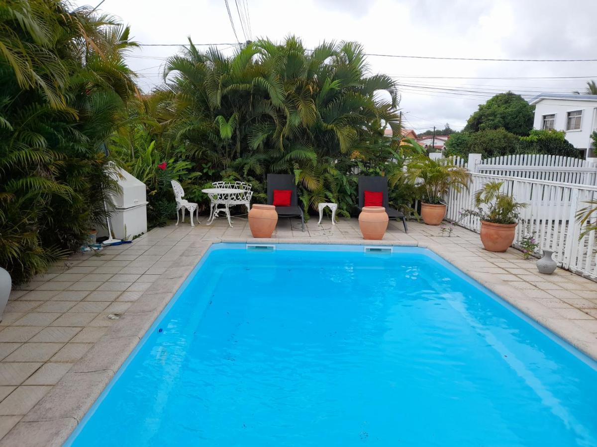 르 라망탱 Coquet F2 Climatise Avec Piscine Au Lamentin 아파트 외부 사진